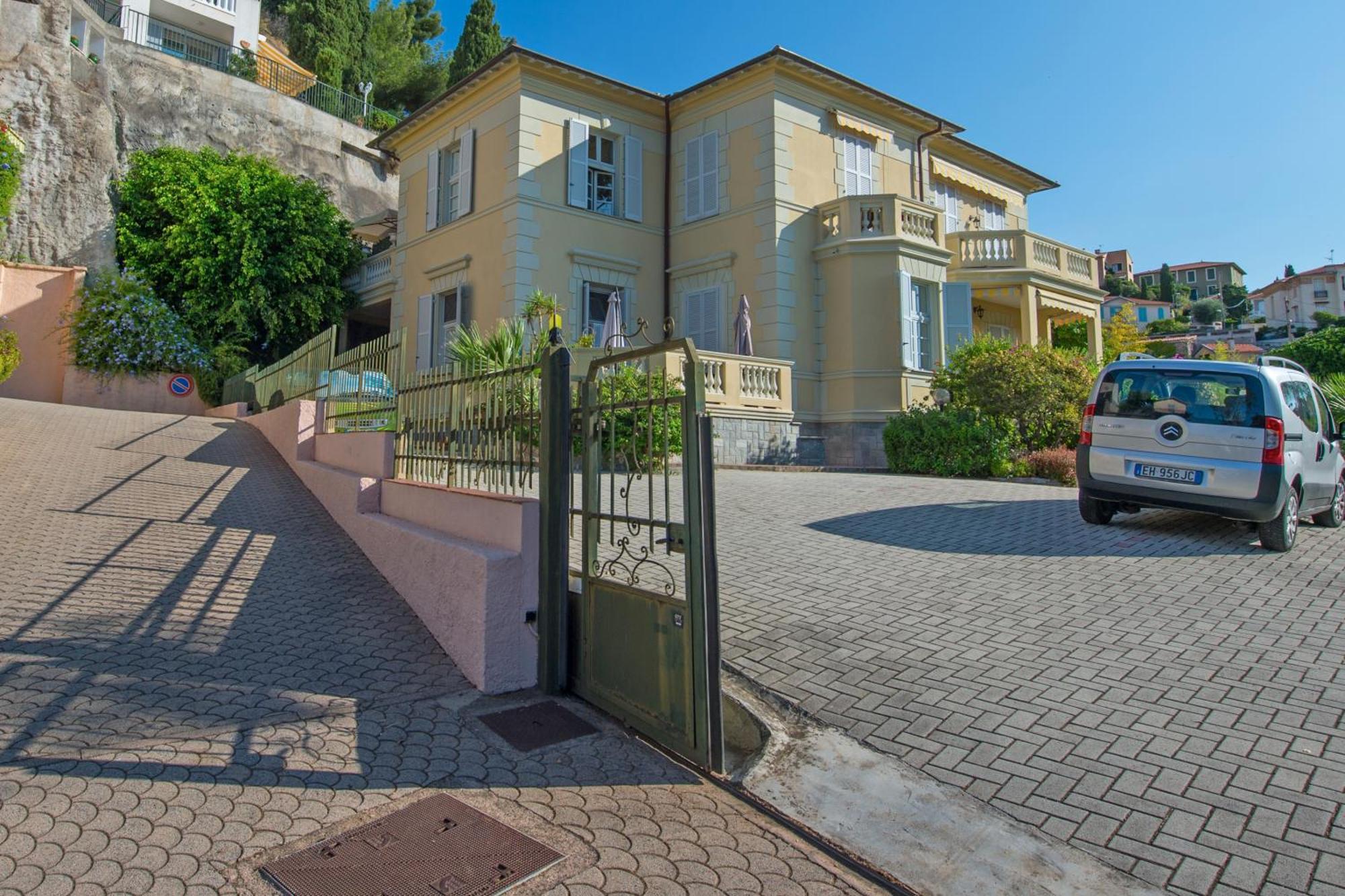 Oliviers -Agreable 2 Pieces Dans Maison Bourgeoise Ментона Екстериор снимка